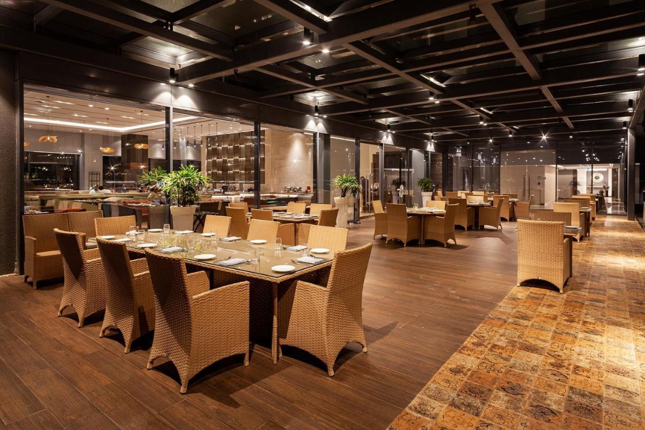Vivanta Bhubaneswar Dn Square Exterior foto